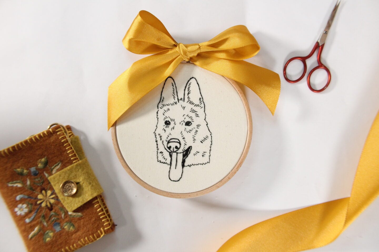 simple illustrated dog embroidery