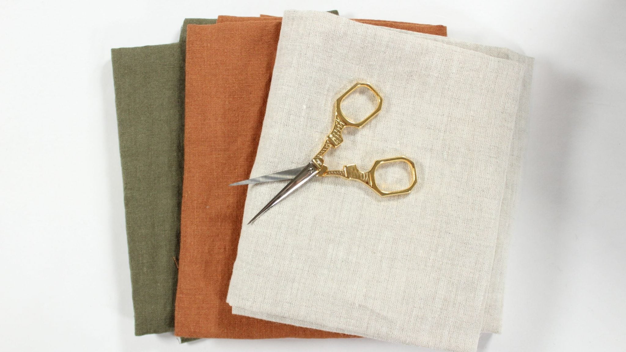 Hand Embroidery Needle Sizes Explained [With Needle Size Chart]