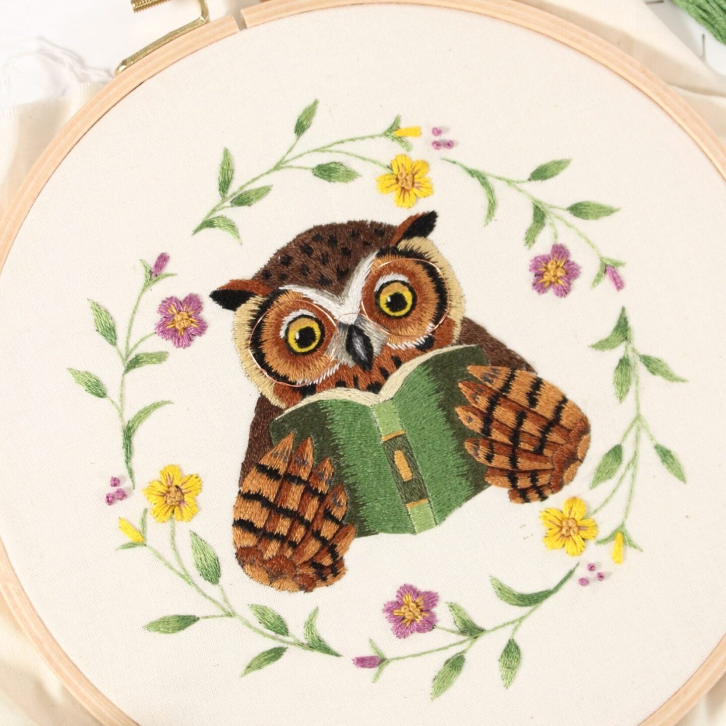 Reading Owl Embroidery Thread Painting Pattern